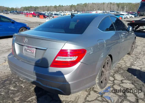 2015 Mercedes-Benz C 250 из США, поврежденный, VIN WDDGJ4HB5FG393993